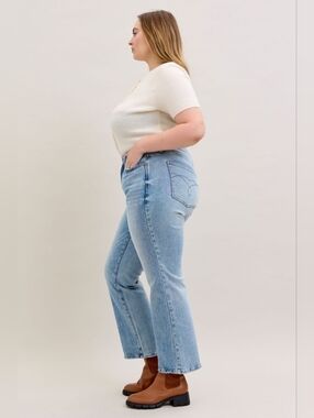 Judy Blue Mid Rise Rigid Magic Destroy Straight 14W Denim Jeans 881060